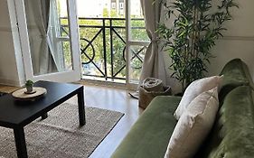 Large 2 Bedroom Marina View Apartment